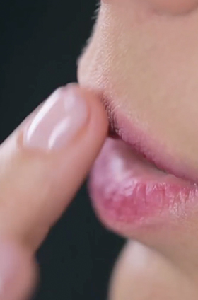 ¿Cómo lograr el efecto labios mordidos?